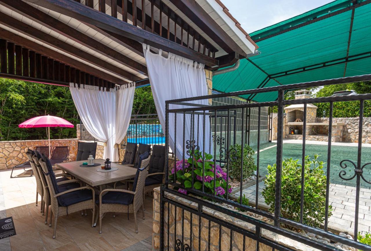 Apartment With A Private Swimming Pool, Garden & Bbq Gostinjac Esterno foto