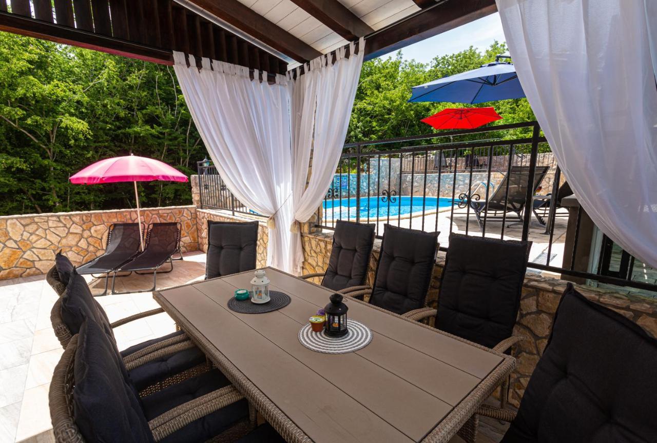 Apartment With A Private Swimming Pool, Garden & Bbq Gostinjac Esterno foto