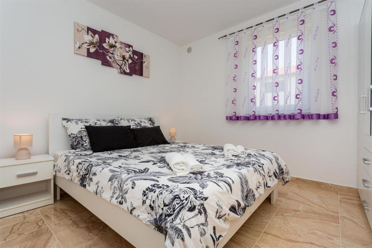 Apartment With A Private Swimming Pool, Garden & Bbq Gostinjac Esterno foto