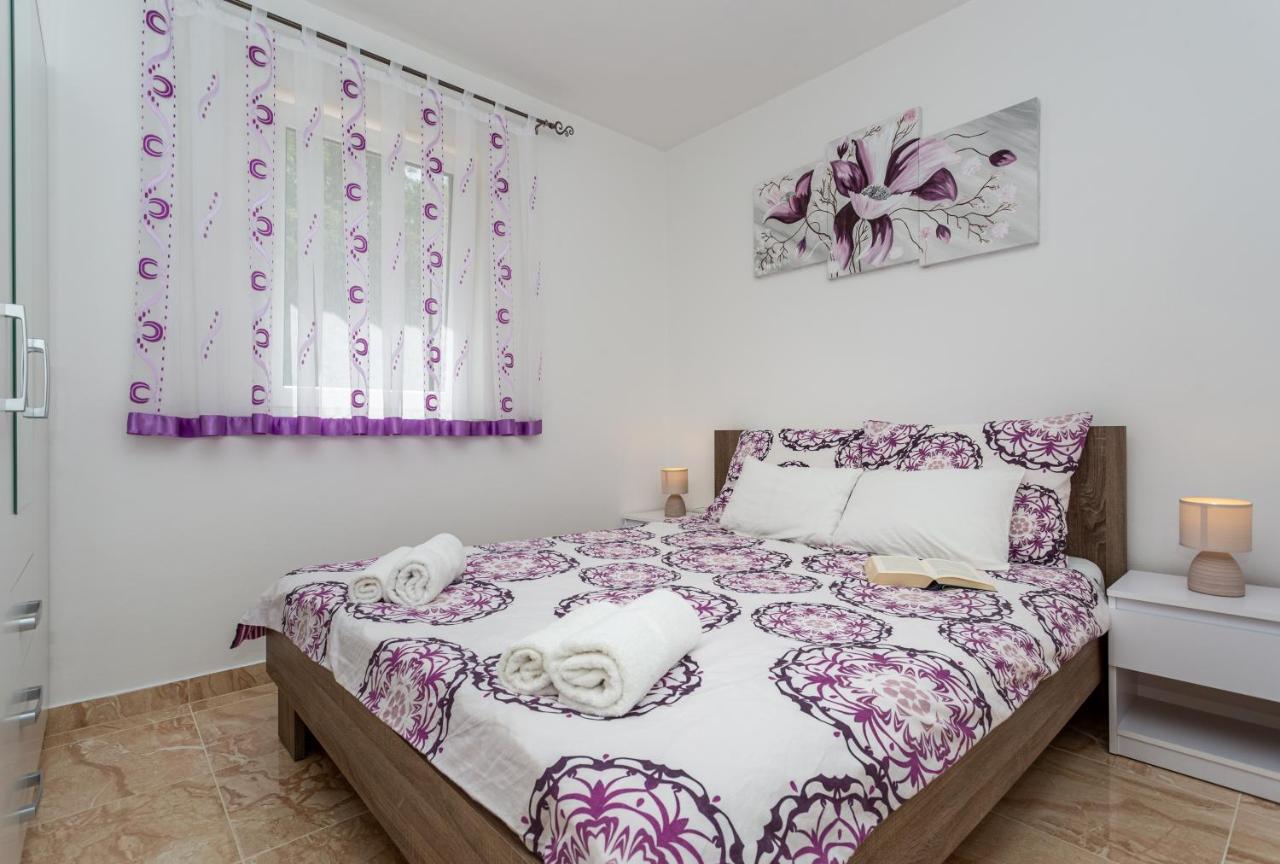 Apartment With A Private Swimming Pool, Garden & Bbq Gostinjac Esterno foto