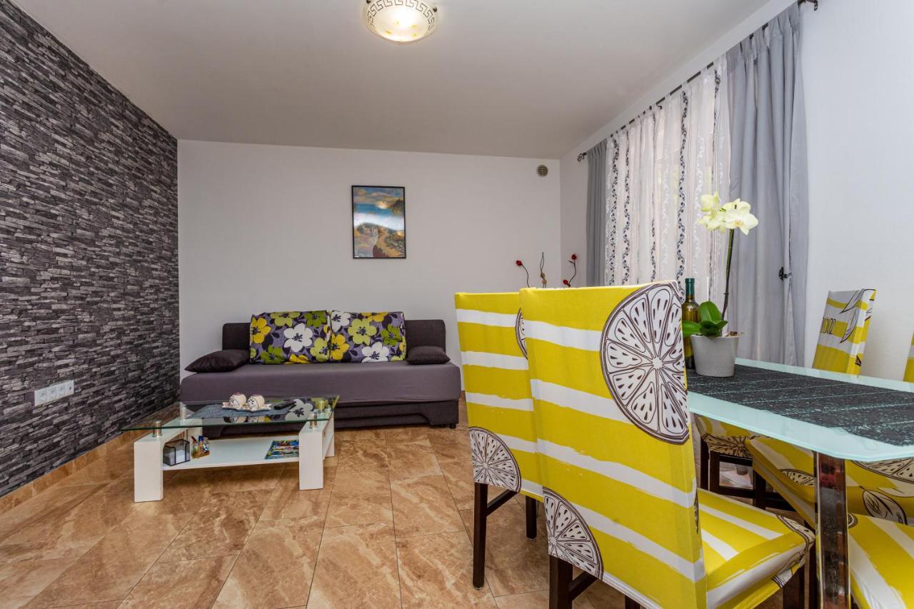 Apartment With A Private Swimming Pool, Garden & Bbq Gostinjac Esterno foto