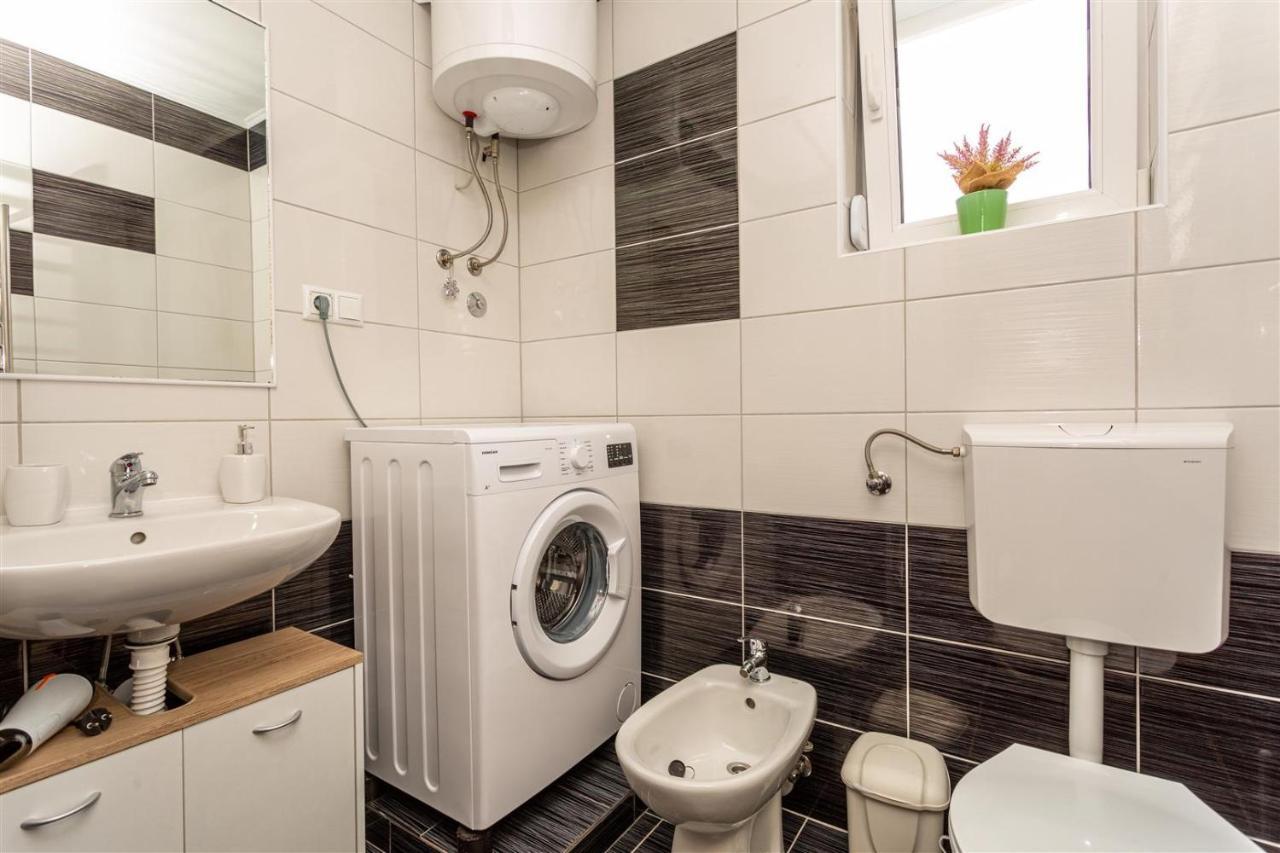 Apartment With A Private Swimming Pool, Garden & Bbq Gostinjac Esterno foto