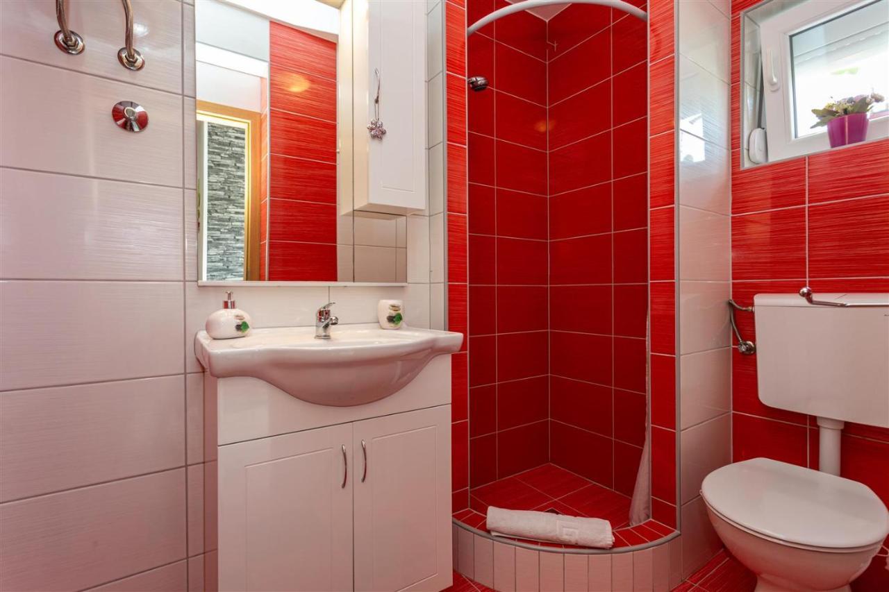 Apartment With A Private Swimming Pool, Garden & Bbq Gostinjac Esterno foto