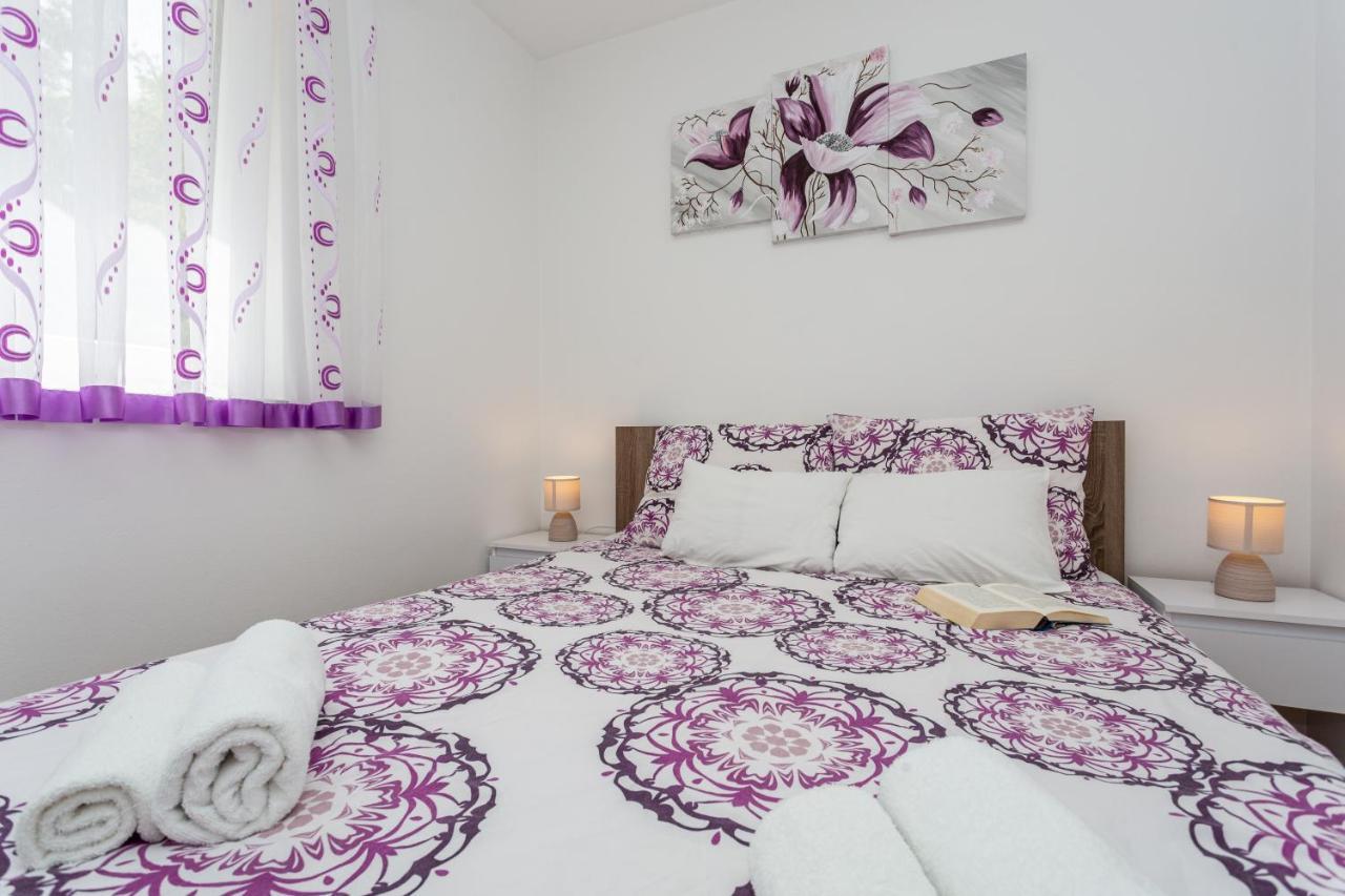 Apartment With A Private Swimming Pool, Garden & Bbq Gostinjac Esterno foto