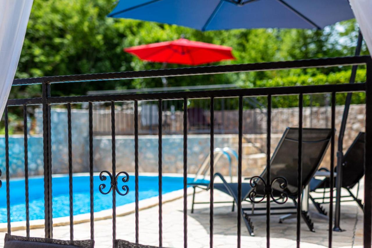 Apartment With A Private Swimming Pool, Garden & Bbq Gostinjac Esterno foto