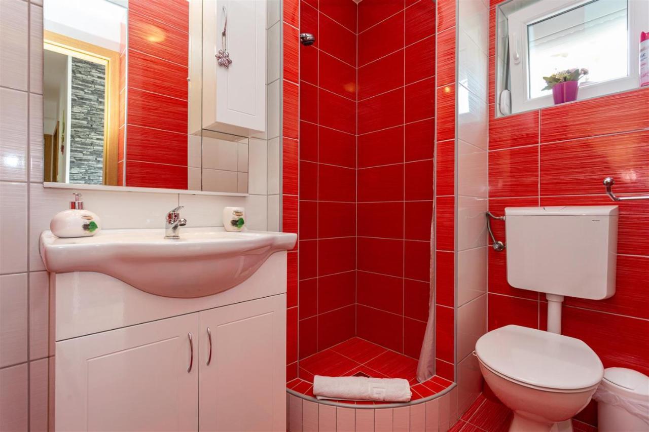 Apartment With A Private Swimming Pool, Garden & Bbq Gostinjac Esterno foto
