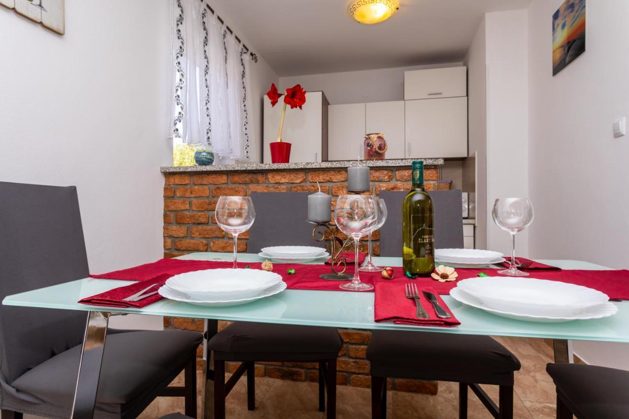 Apartment With A Private Swimming Pool, Garden & Bbq Gostinjac Esterno foto