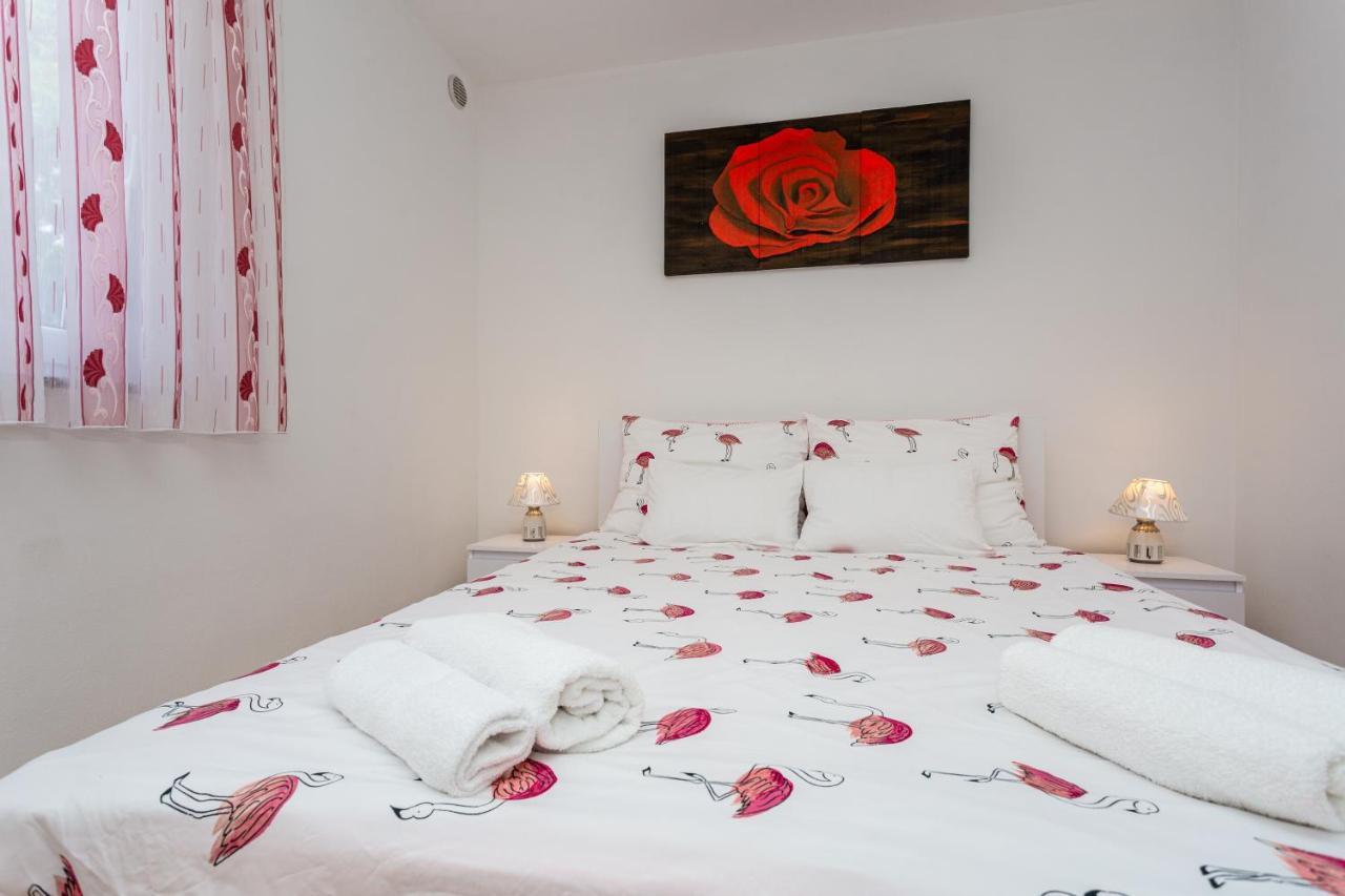 Apartment With A Private Swimming Pool, Garden & Bbq Gostinjac Esterno foto