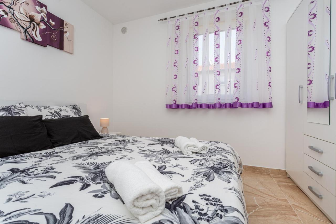 Apartment With A Private Swimming Pool, Garden & Bbq Gostinjac Esterno foto