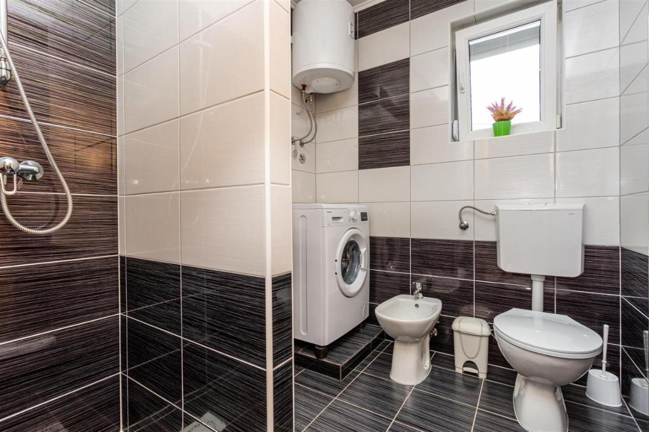 Apartment With A Private Swimming Pool, Garden & Bbq Gostinjac Esterno foto